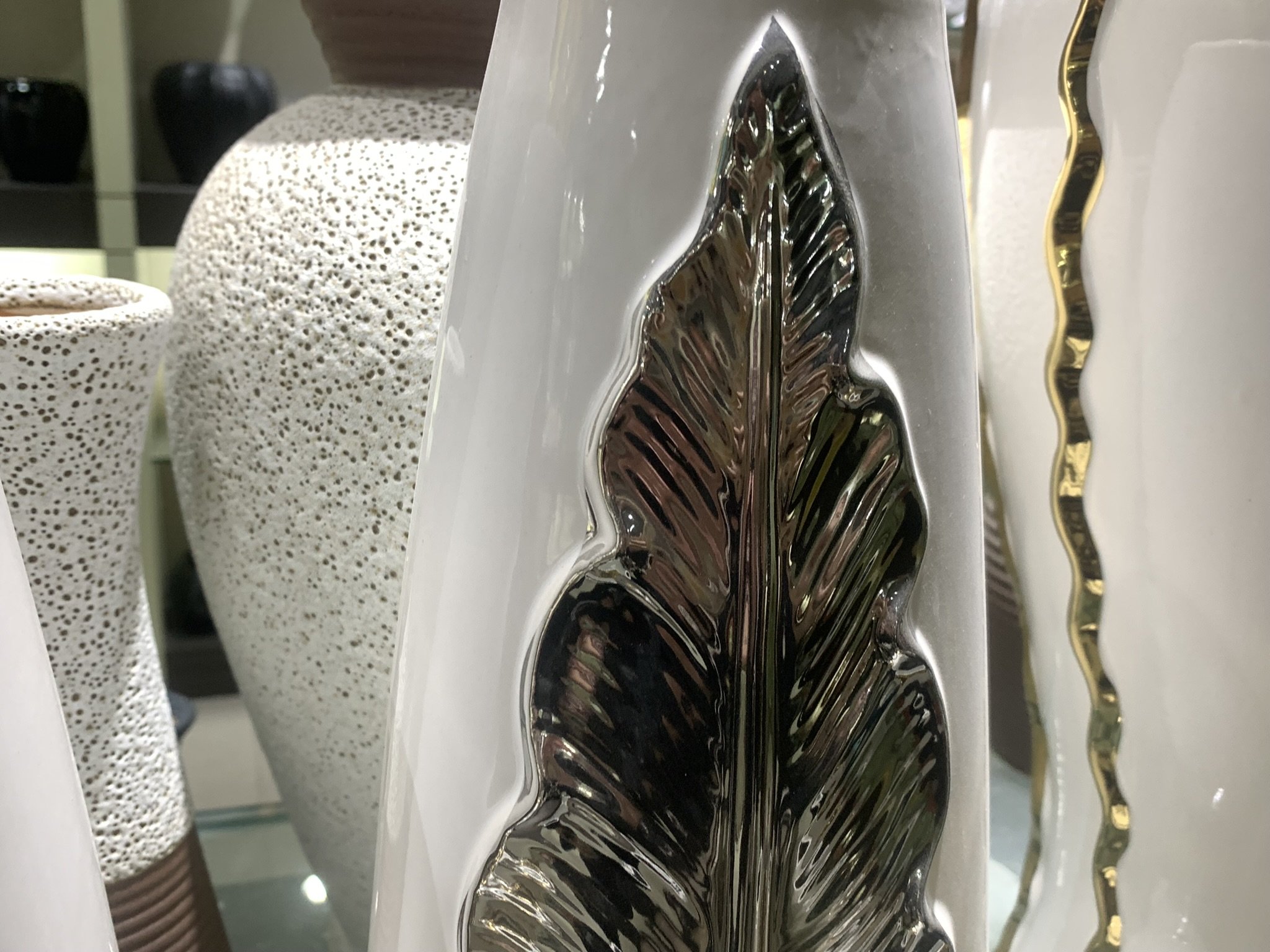 IMG 8562 Ceramic Leaf vase