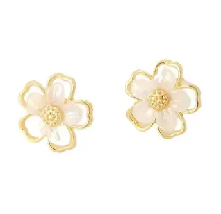 Anting kancing bunga
