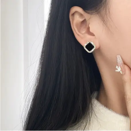 stud earring stud earring