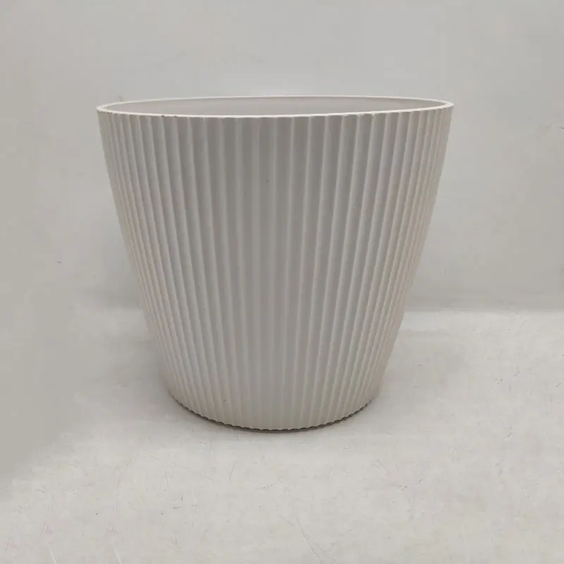 Doniczki plastikowe na rośliny