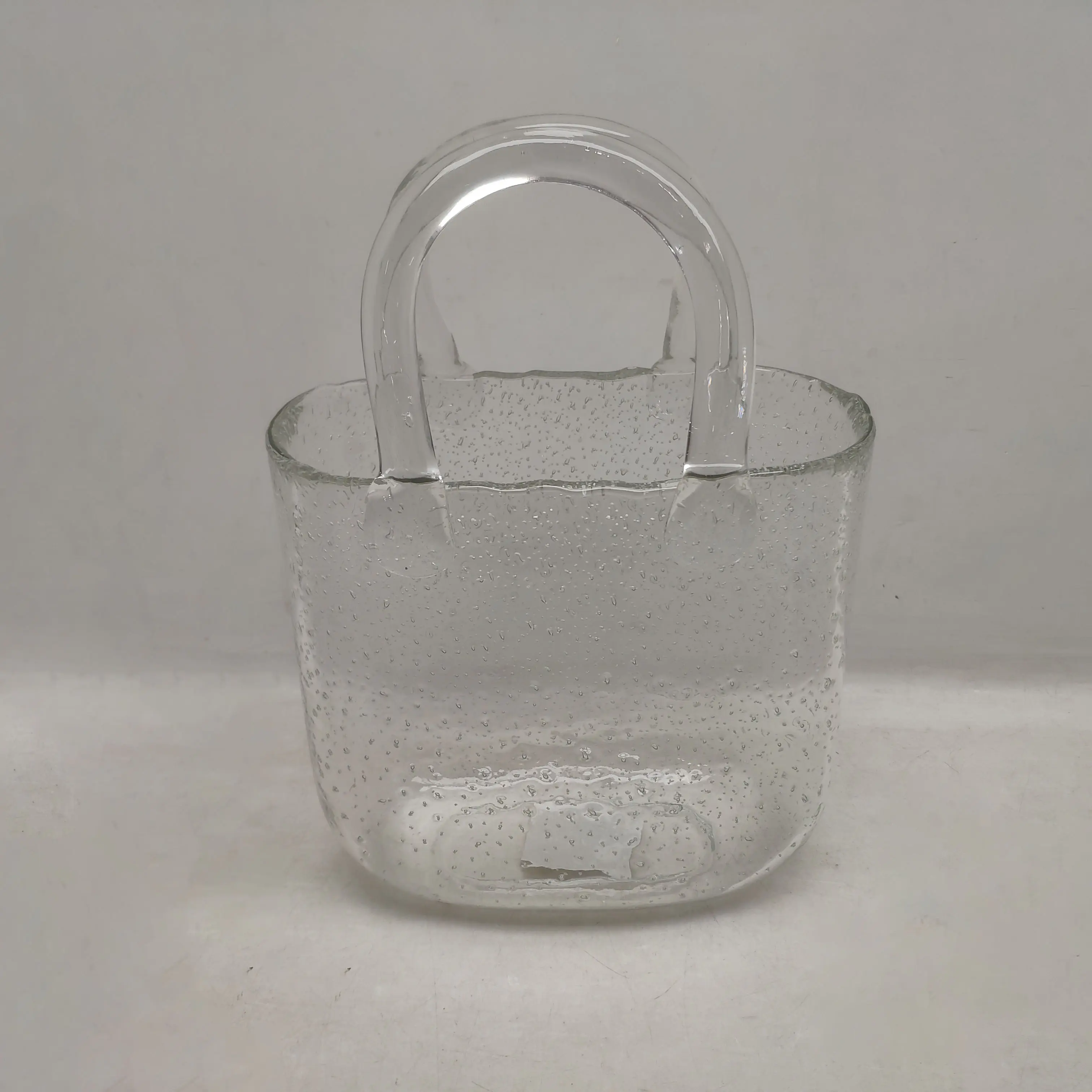 Szklany wazon na torebkę