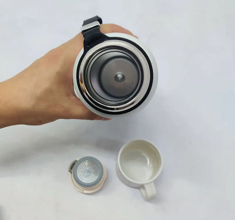 Próżniowa butelka na wodę