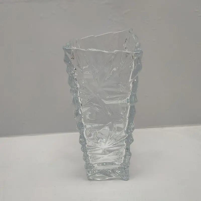 Wazon z przezroczystego szkła