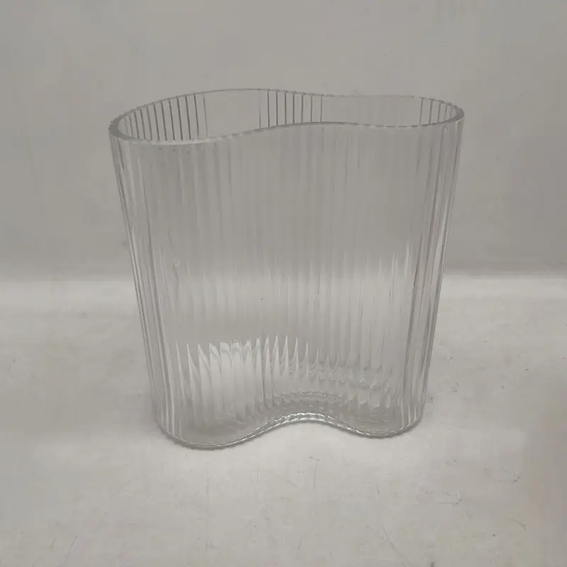 Wazon ze szkła żebrowanego